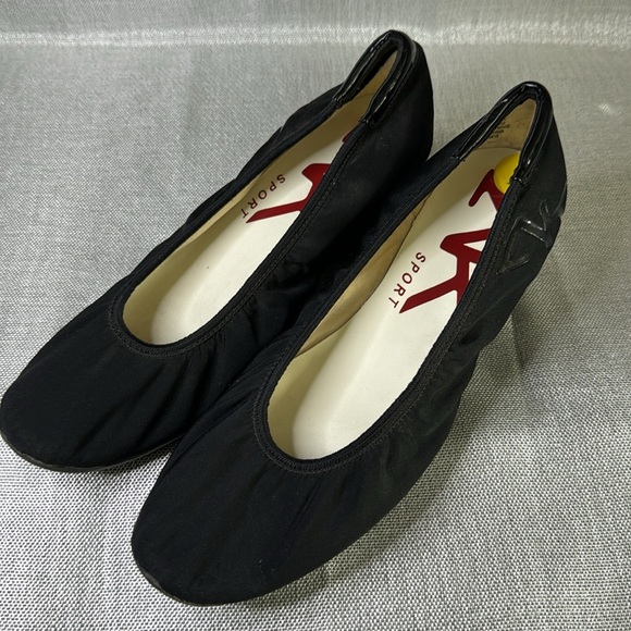 ANNE KLEIN WOMENS SHOES SIZE 9 IN VERY GOOD CONDITION USED SOLD-AS-IS. - Picture 4 of 9